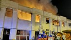 Mais de 100 operacionais em incêndio na Figueira da Foz que destruiu dois edifícios