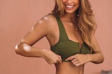 Margarida Corceiro protagoniza campanha com roupa de praia 