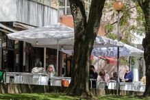 Normalidade regressa à rua das esplanadas no bairro lisboeta de Telheiras