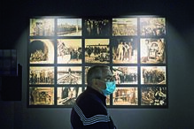 Visitantes na inauguração do Museu do Holocausto no Porto