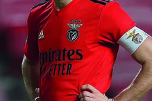 Pizzi, se jogar sobre a direita, pode levar Rafa a mudar para a esquerda