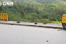 Militar de férias resgata mulher após despiste e queda de carro no rio Mondego. Veja a imagens