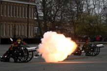 Salvas de canhão por todo o Reino Unido em homenagem ao príncipe Filipe