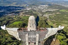 Estátua de Cristo na cidade Encantado, no Rio Grande do Sul 