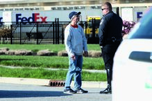 Atirador mata oito ao acaso em loja da Fedex nos EUA