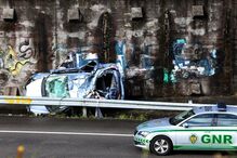 Violento despiste deixa carro destruído em Gondomar