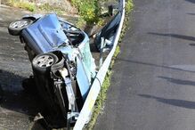 Violento despiste deixa carro destruído em Gondomar