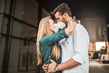 Pandemia também dificultou os namoros ao longo do último ano 