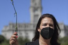 Desfile da Liberdade juntou no Porto várias centenas de pessoas 