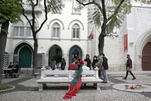 Centenas de pessoas comemoram o 25 de Abril em Lisboa