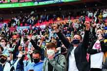 Oito mil pessoas assistiram ao jogo em Wembley  