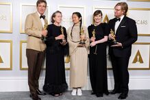 Peter Spears, Frances McDormand, Chloe Zhao, Mollye Asher e Dan Janvey