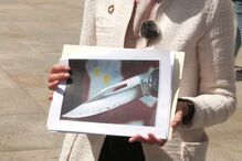 A ministra espanhola da Indústria, Comércio e Turismo recebeu uma carta com uma navalha aparentemente ensanguentada