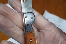 A ministra espanhola da Indústria, Comércio e Turismo recebeu uma carta com uma navalha aparentemente ensanguentada