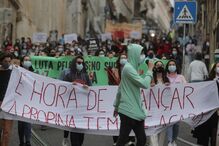 Centenas de estudantes manifestam-se em Lisboa para exigir fim de propinas