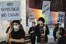 Estudantes manifestam-se por melhores condições nas escolas públicas