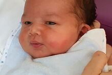 Polícia de Birmingham revelou fotografias do recém-nascido