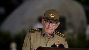 Raúl Castro abandona liderança do partido comunista cubano