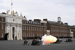 Salvas de canhão por todo o Reino Unido em homenagem ao príncipe Filipe