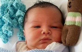 Polícia de Birmingham revelou fotografias do recém-nascido