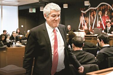 Caso o crime de enriquecimento ilícito estivesse em vigor, o antigo primeiro-ministro teria de demonstrar a origem do dinheiro que entrou nas suas contas  