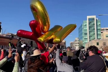 Fãs fazem vigília pelo rapper DMX em frente a hospital de Nova Iorque
