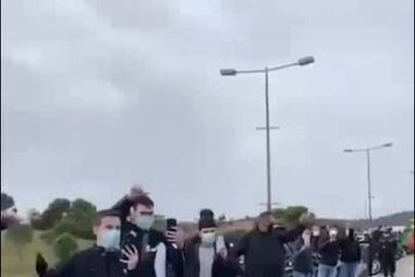 A receção eufórica ao piloto Miguel Oliveira à chegada ao Algarve