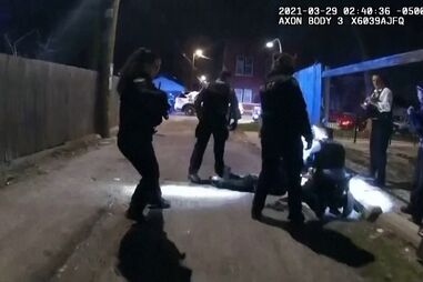 Divulgado vídeo de rapaz de 13 anos a ser morto a tiro pela polícia nos EUA