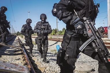 Polícia deixou aviso a agentes, para que reforcem as medidas de autoproteção. Autoridades têm protocolos para medir o grau de alerta do País