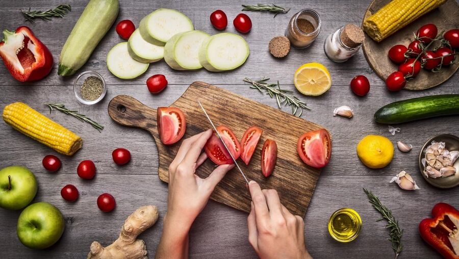 Uma alimentação saudável é feita à base de vegetais e deve começar na infância