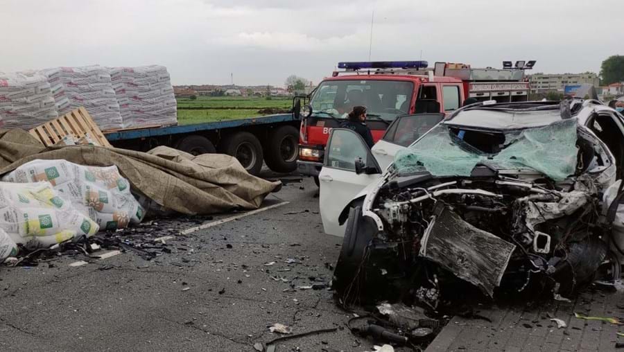 Colisão com camião provoca ferimentos graves a condutora em Esposende