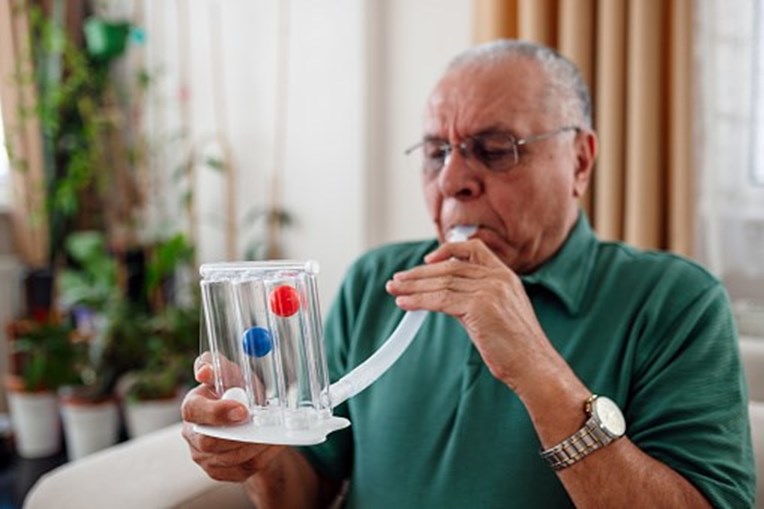 Espirómetro mede volume de ar inspirado e expirado pelos pulmões 