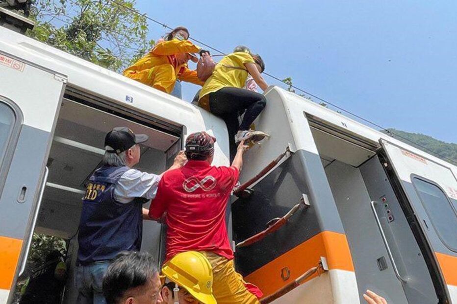 Descarrilamento de comboio em Taiwan faz mais de 40 mortos e dezenas de feridos
