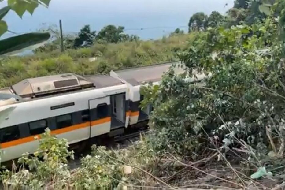 Descarrilamento de comboio em Taiwan faz mais de 40 mortos e dezenas de feridos