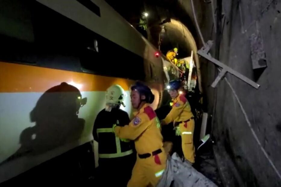 Descarrilamento de comboio em Taiwan faz mais de 40 mortos e dezenas de feridos