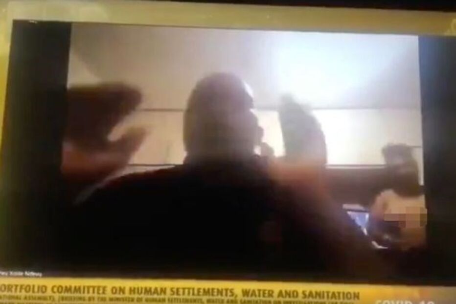 Político mostrou mulher nua acidentalmente