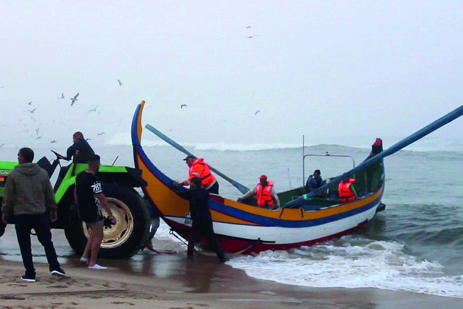 Pescadores e vendedoras falam em tempos difíceis na faina e no negócio