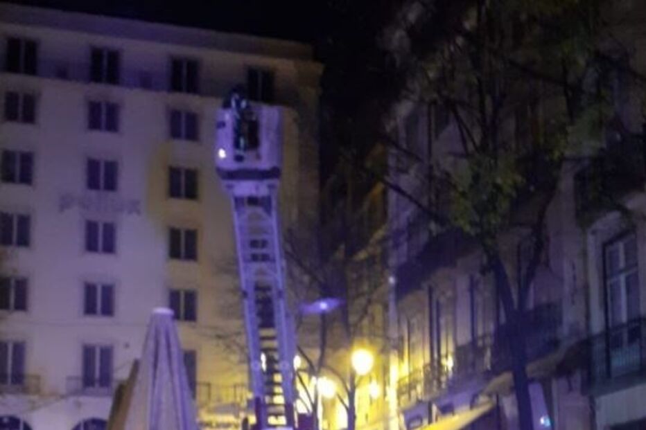 Nove turistas feridos em incêndio num hostel na Baixa de Lisboa