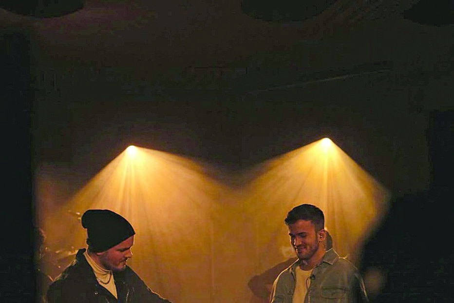 David usa redes sociais para surpreender o irmão 