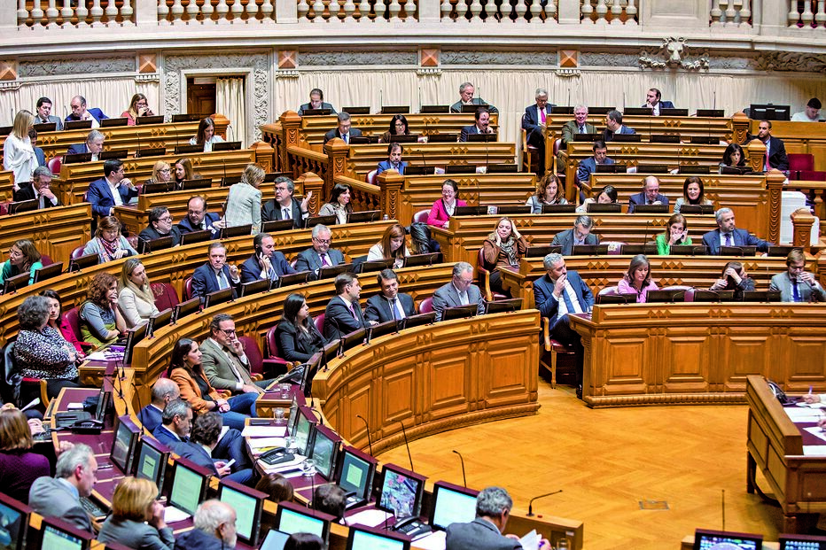 Assembleia da República deverá viabilizar os projetos de lei de PSD, CDS e PAN. O objetivo depois é transformar as iniciativas num texto comum