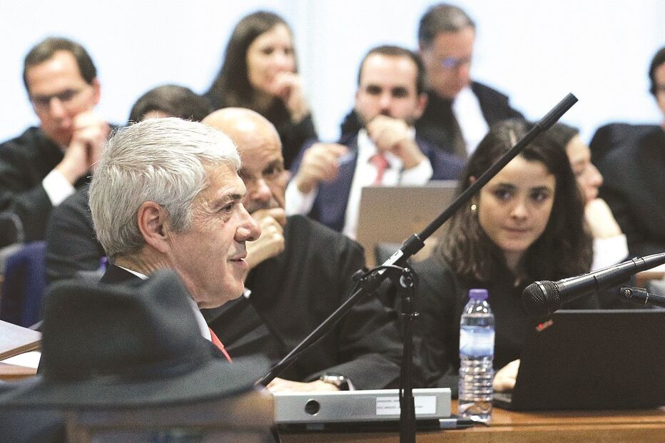 José Sócrates vai saber sexta-feira se vai a  julgamento 