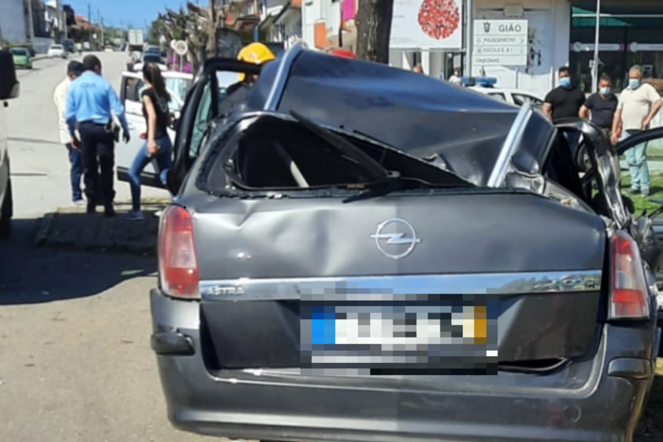 Acidente resulta em dois feridos graves, em Santa Maria da Feira