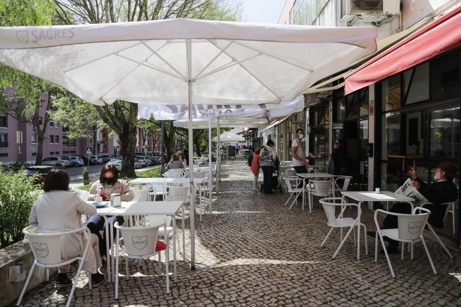 Normalidade regressa à rua das esplanadas no bairro lisboeta de Telheiras