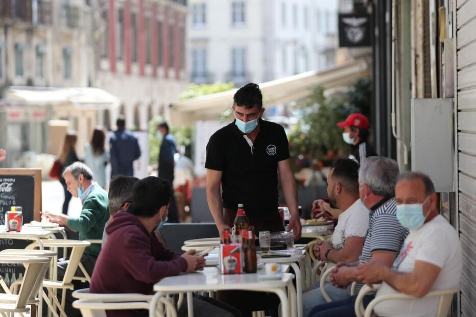 Regresso às esplanadas no primeiro dia da 2ª fase do desconfinamento em Lisboa