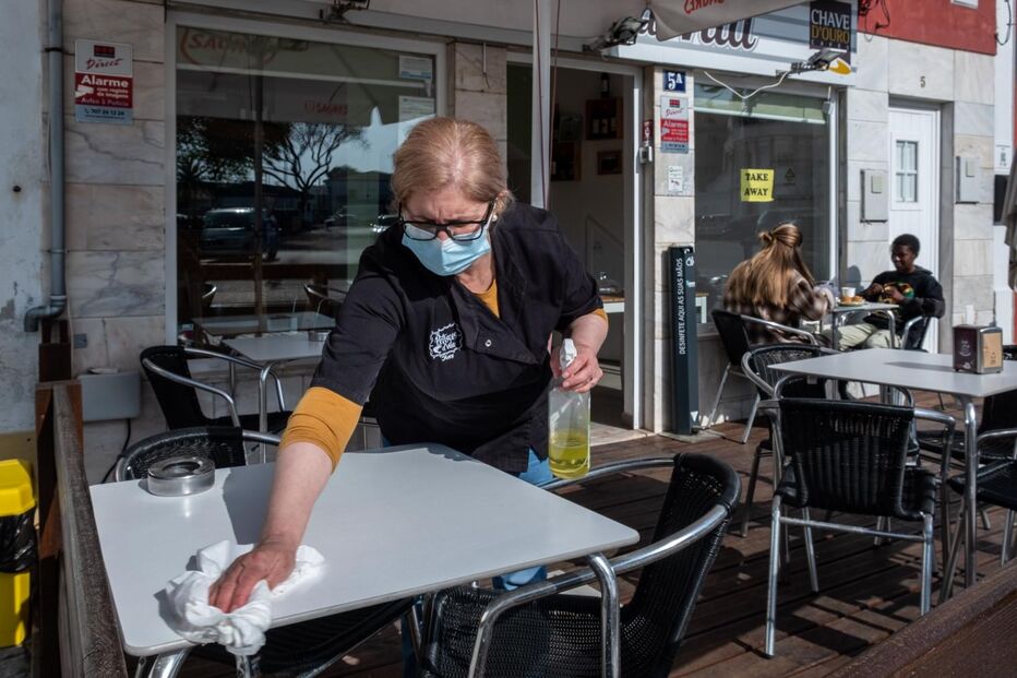 Regresso às esplanadas no primeiro dia da 2ª fase do desconfinamento em Sines