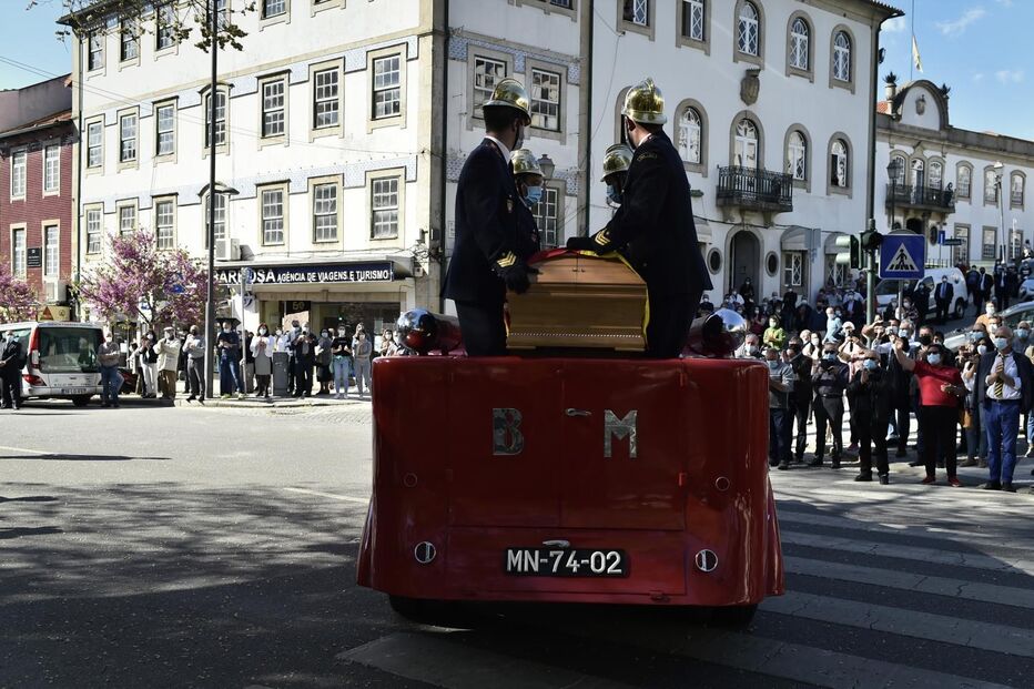 Palmas no adeus ao presidente da Câmara de Viseu, Almeida Henriques
