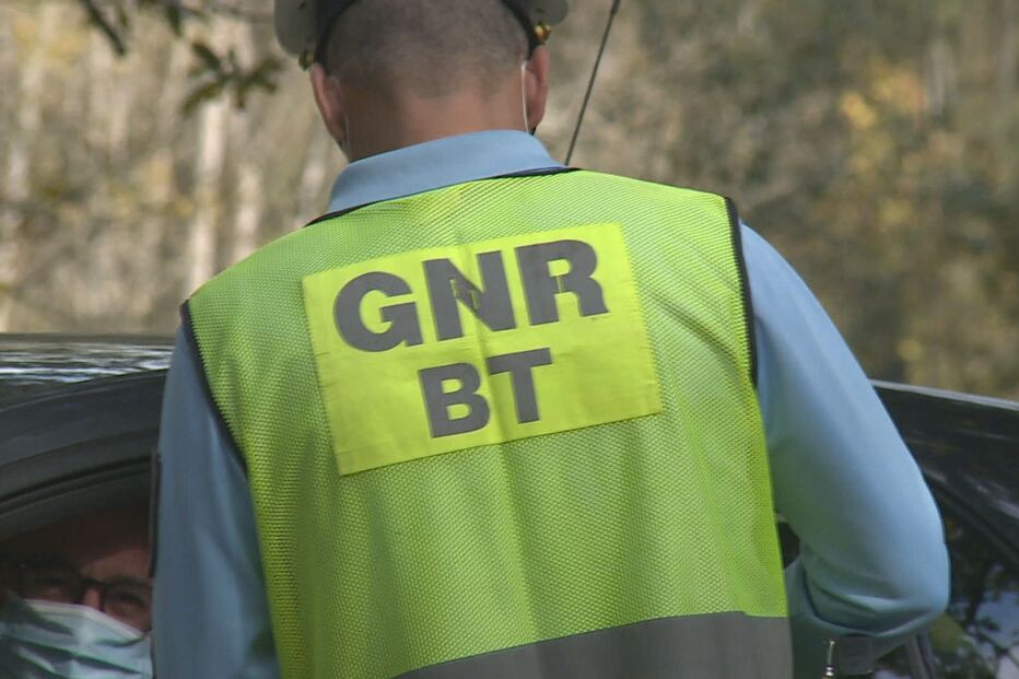 Militar da GNR de Viseu fica surdo de um ouvido após receber vacina Covid-19 da Astrazeneca