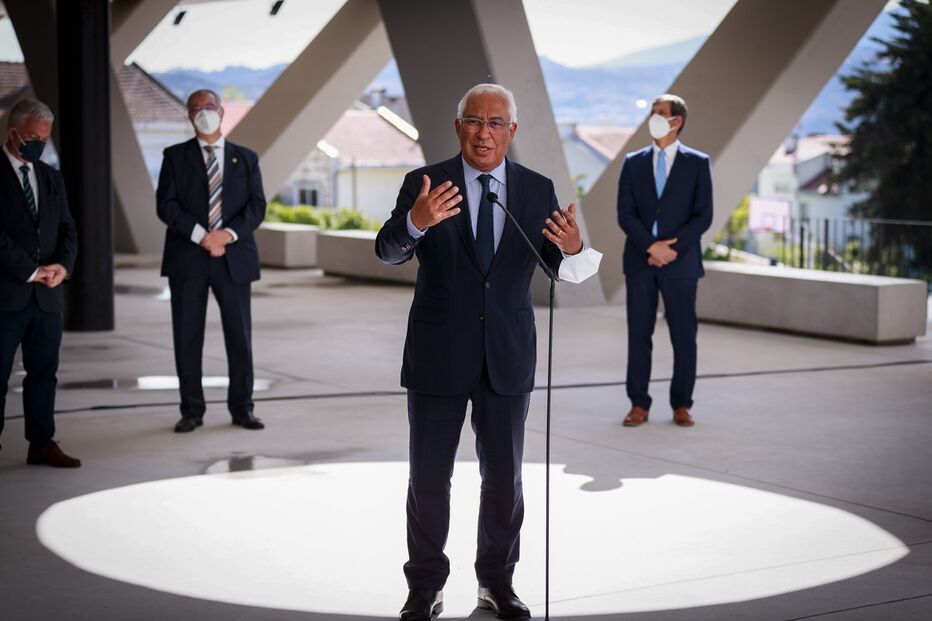 António Costa pede cautela