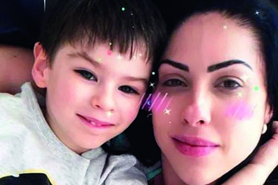 O pequeno Henry com a mãe