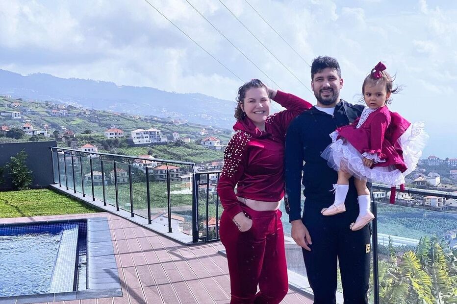 Katia Aveiro com o marido e a filha